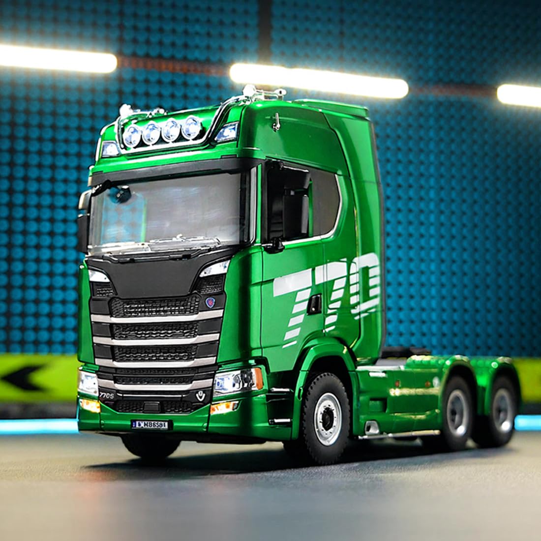 Amazon.co.jp: 1/18スケール 770S RCトレーラーヘッド – 6x4 後輪駆動